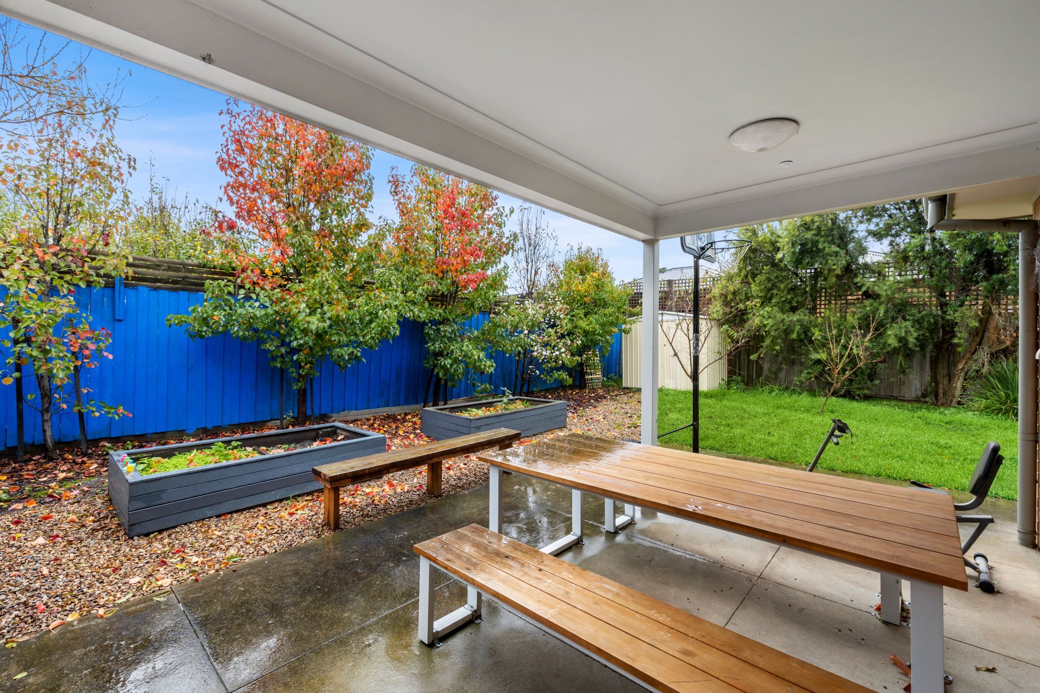Spacious living in a sought after suburb. — Home image 3