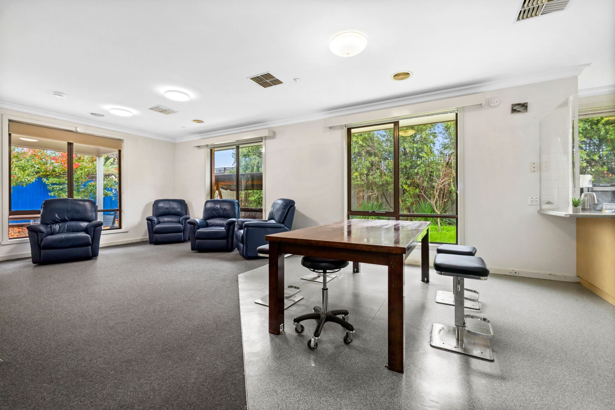 Spacious living in a sought after suburb. — Home image 4
