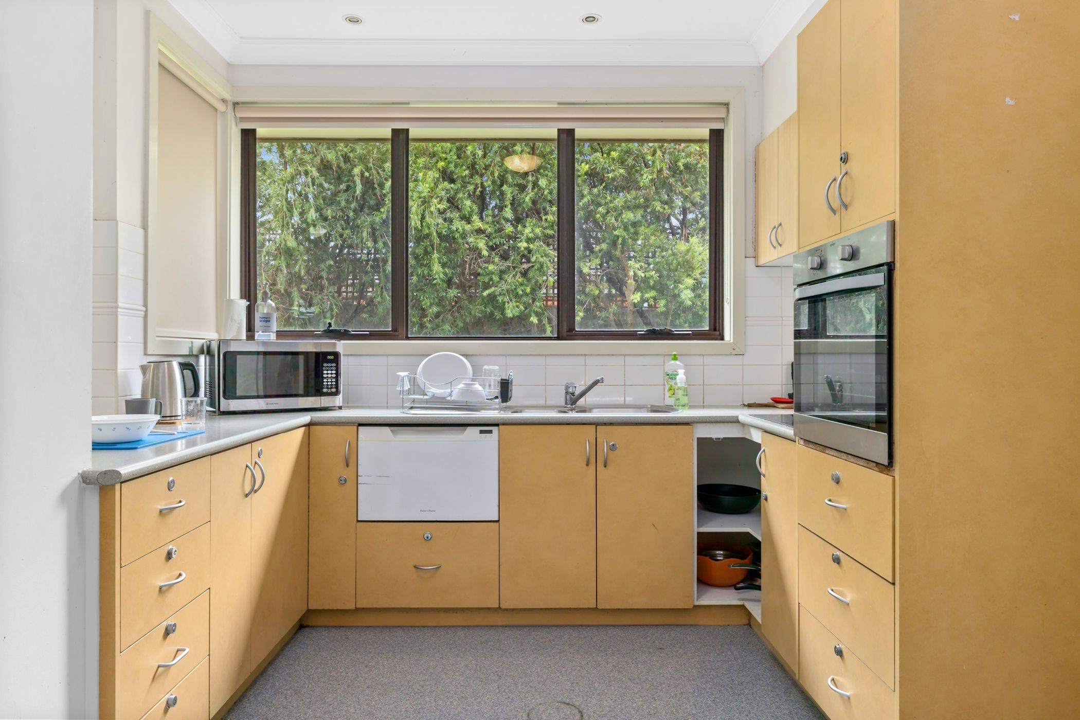 Spacious living in a sought after suburb. — Home image 10