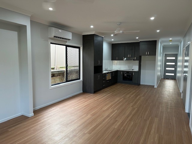 TOOLOOA, GLADSTONE QLD - ROBUST DUPLEX (VILLA TWO) — Home image 4