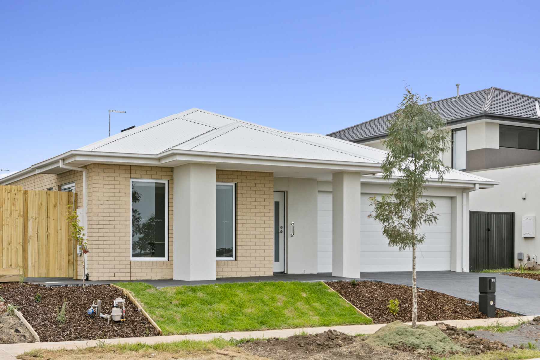 TIRED OF BEING STUCK IN SHARED ACCOMMODATION? 2 Independant Homes on 1 Title — Home image 1