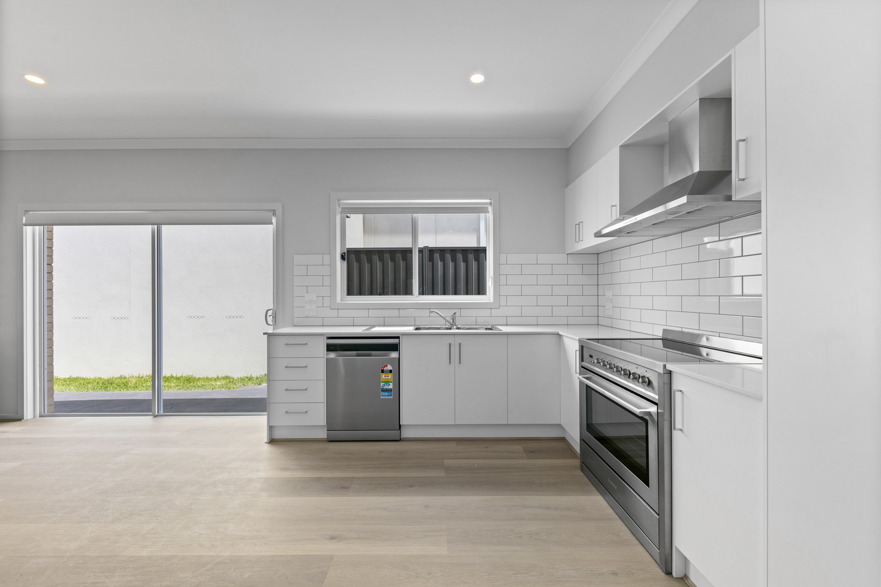 TIRED OF BEING STUCK IN SHARED ACCOMMODATION? 2 Independant Homes on 1 Title — Home image 5