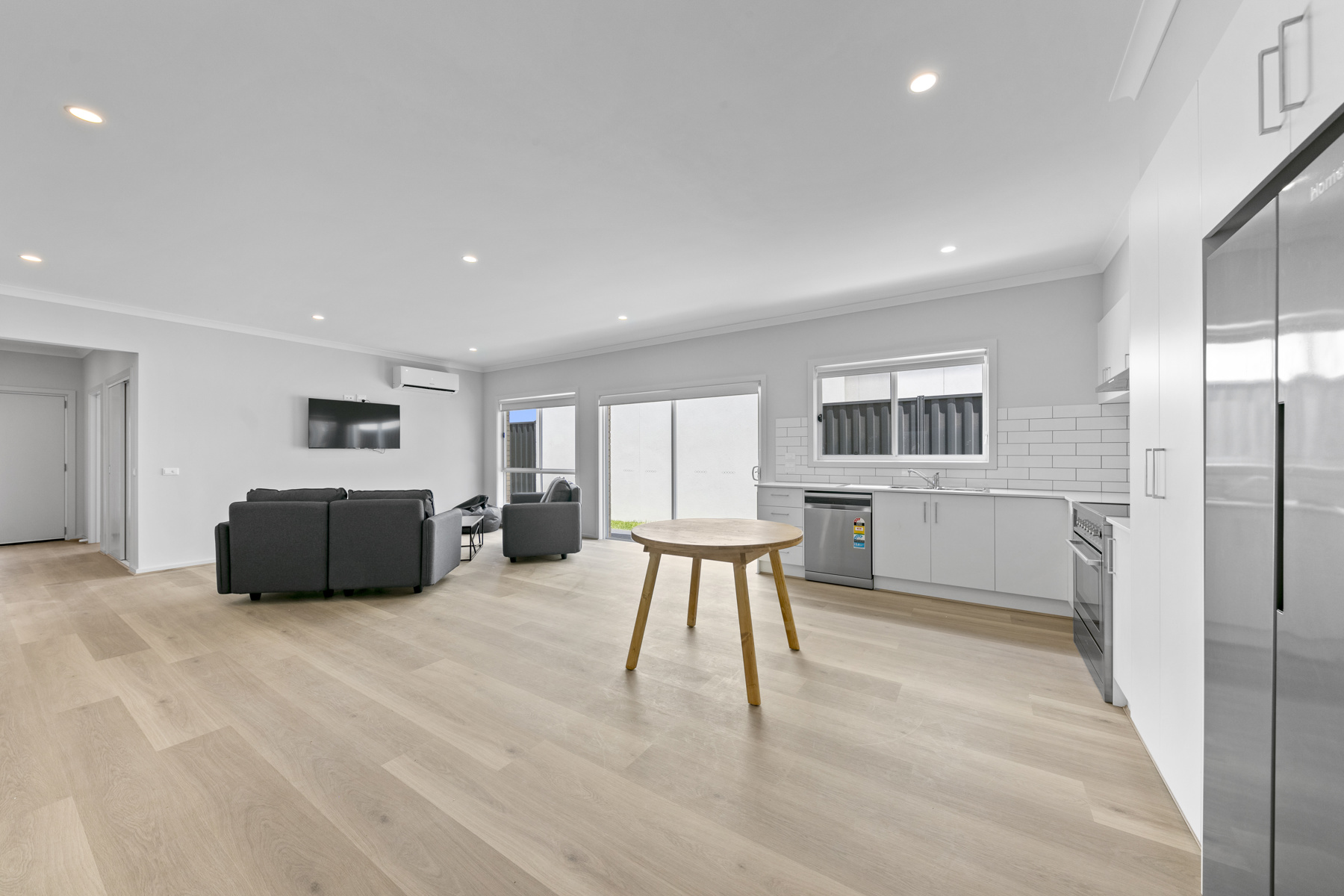 TIRED OF BEING STUCK IN SHARED ACCOMMODATION? 2 Independant Homes on 1 Title — Home image 7
