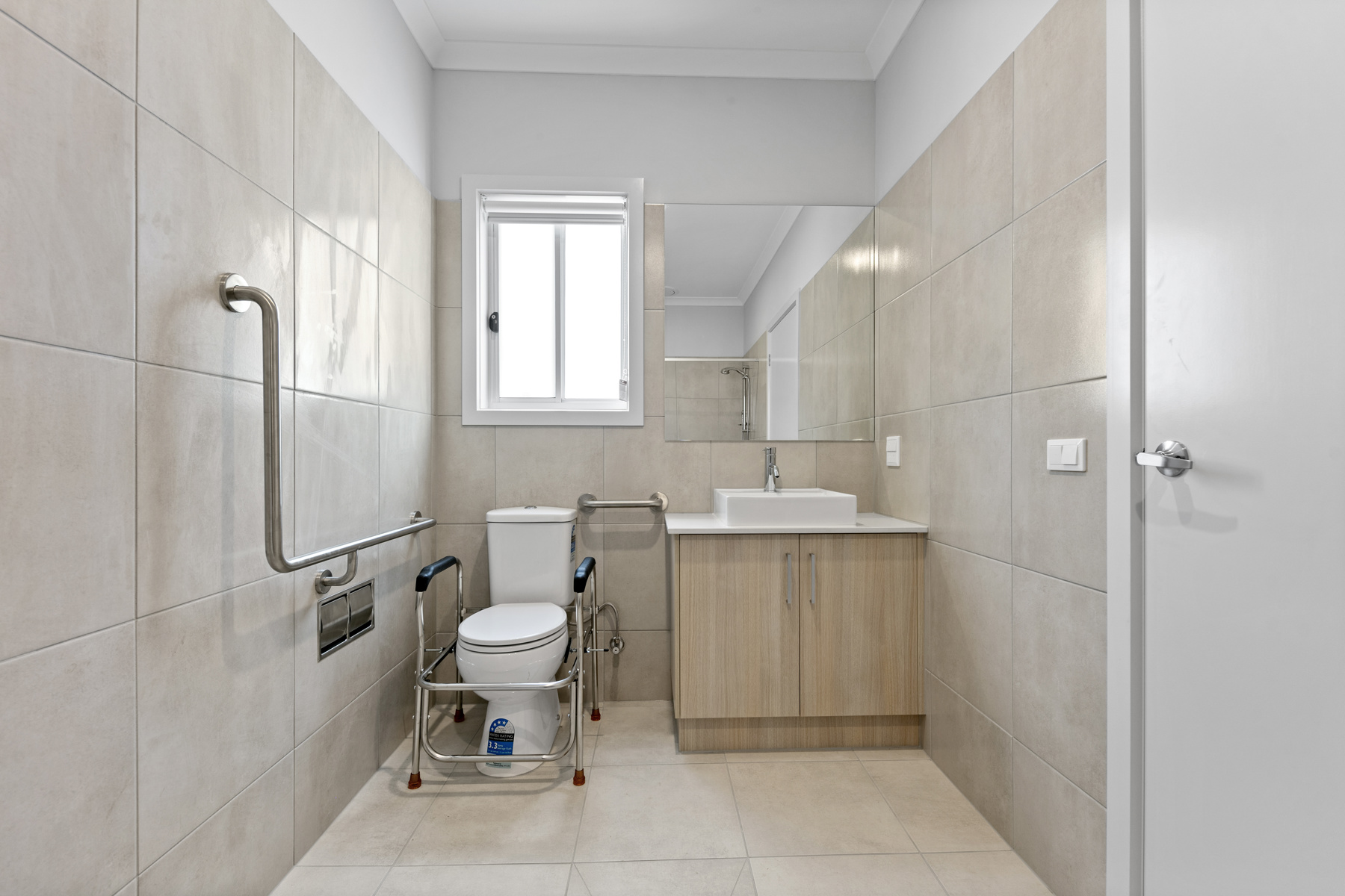 TIRED OF BEING STUCK IN SHARED ACCOMMODATION? 2 Independant Homes on 1 Title — Home image 8