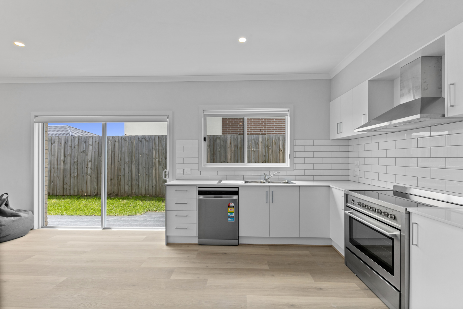 TIRED OF BEING STUCK IN SHARED ACCOMMODATION? 2 Independant Homes on 1 Title — Home image 14