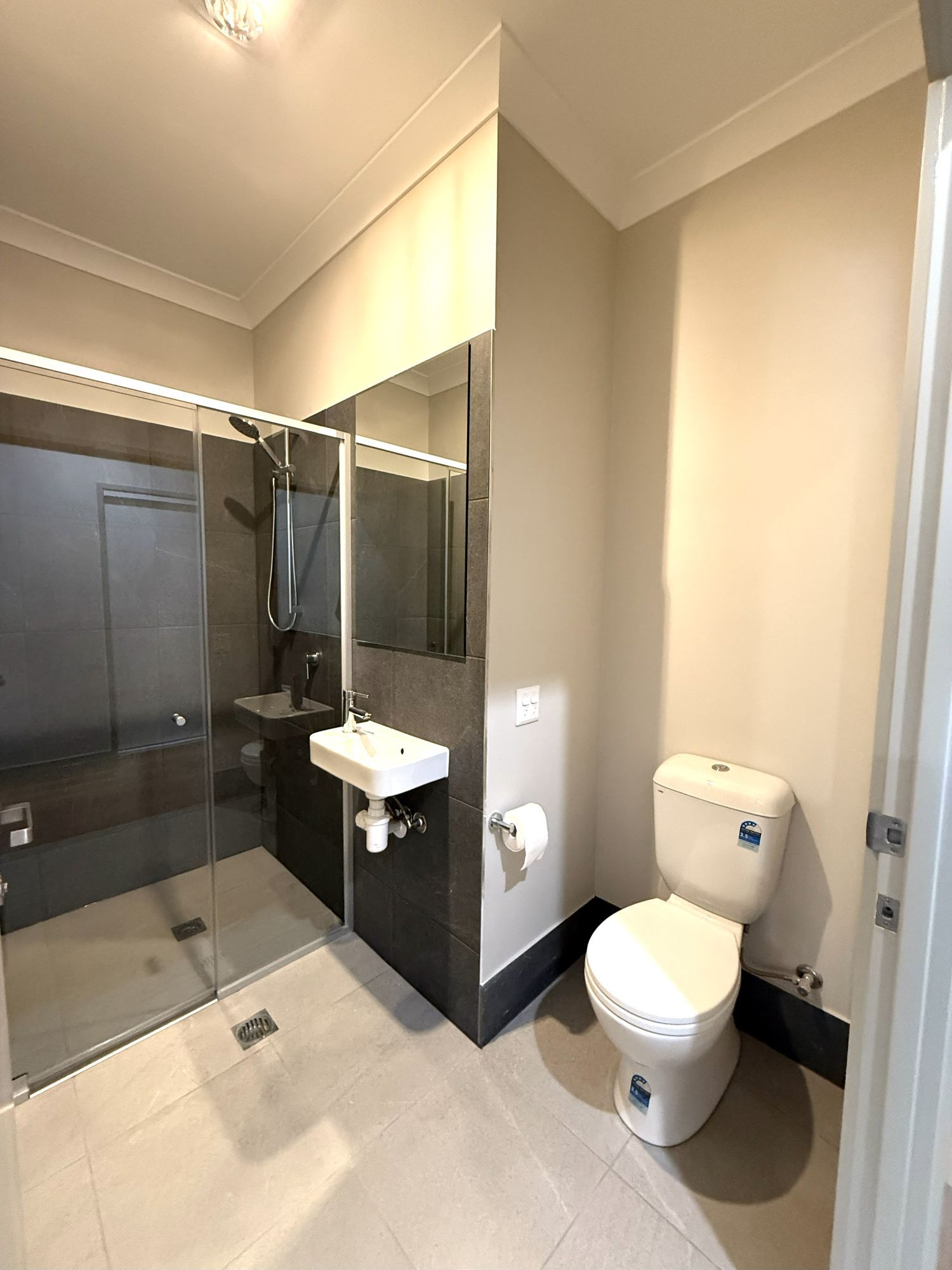 3 bedroom + OOA home in Loganlea — Home image 2