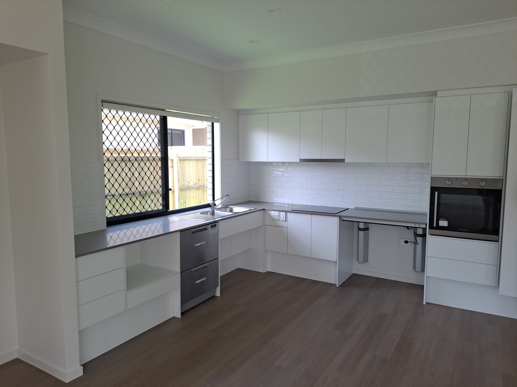 3 bedroom + OOA home in Loganlea — Home image 3