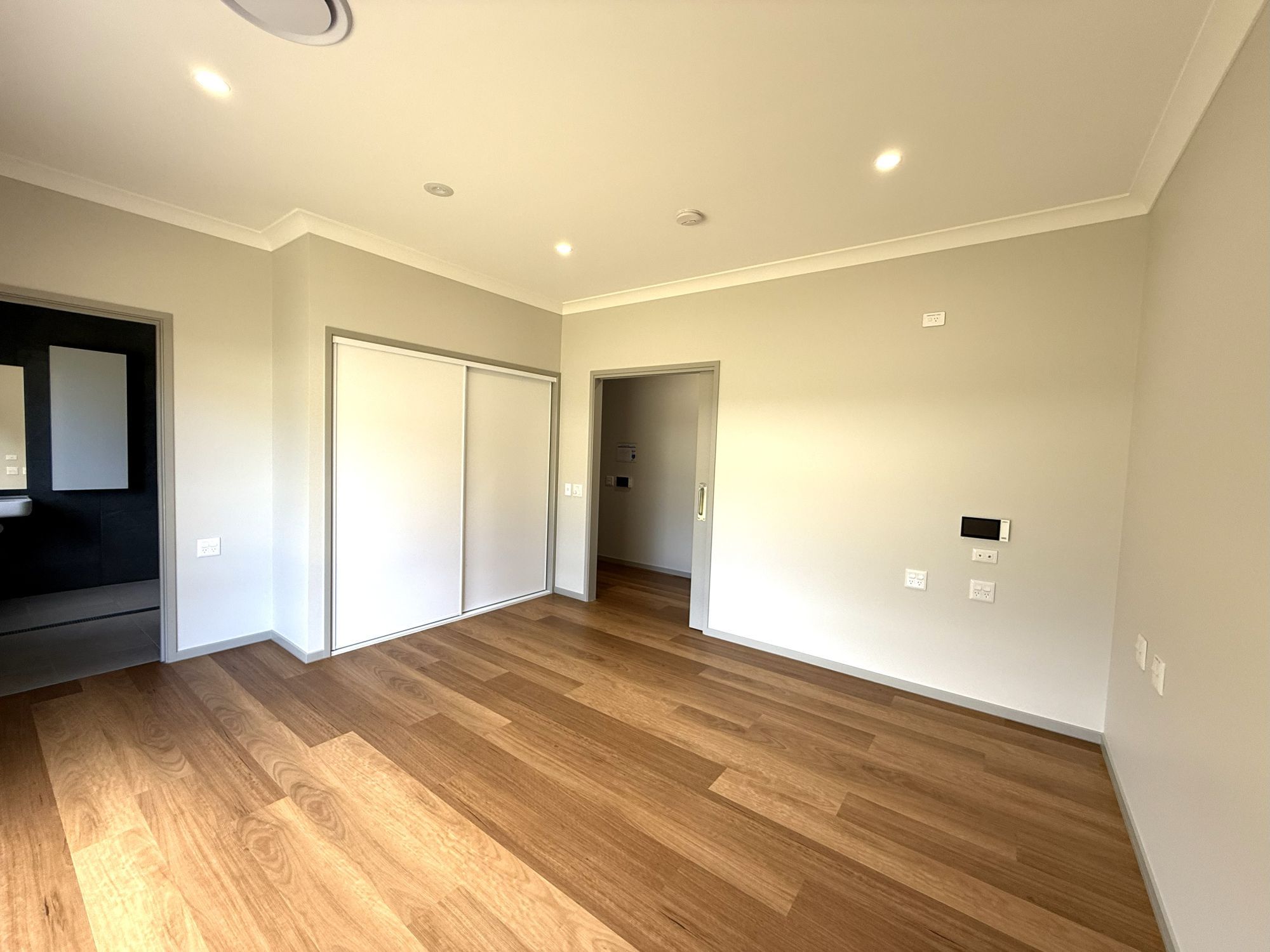 3 bedroom + OOA home in Loganlea — Home image 6