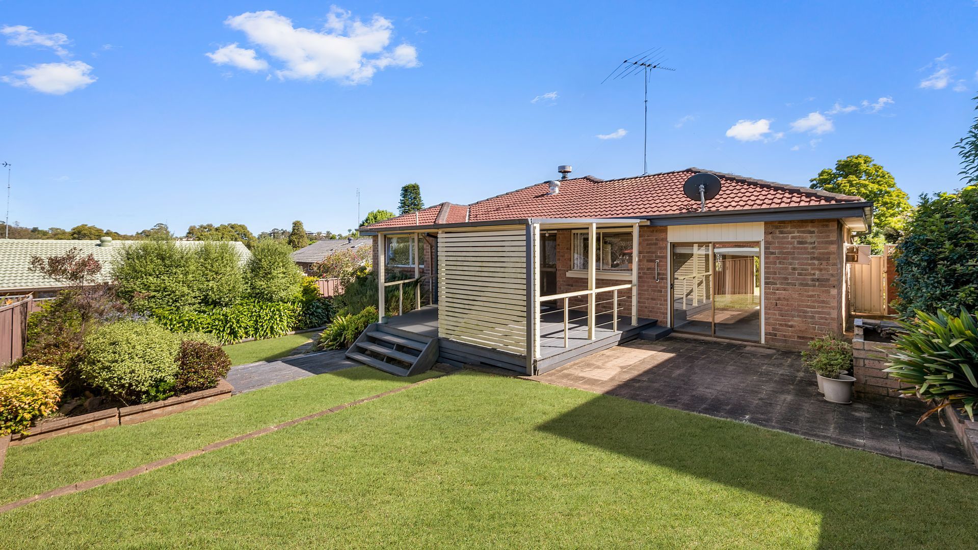 Located in the sought after suburb of Ambarvale, is where you will find this neat and tidy 3 bedroom family home. — Home image 7