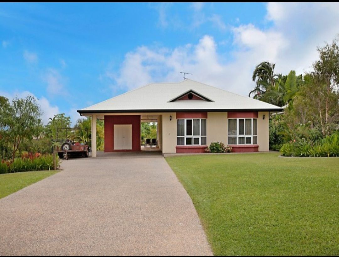 Modern 4‑Bed Family Home with Entertainer’s Yard — Home image 2