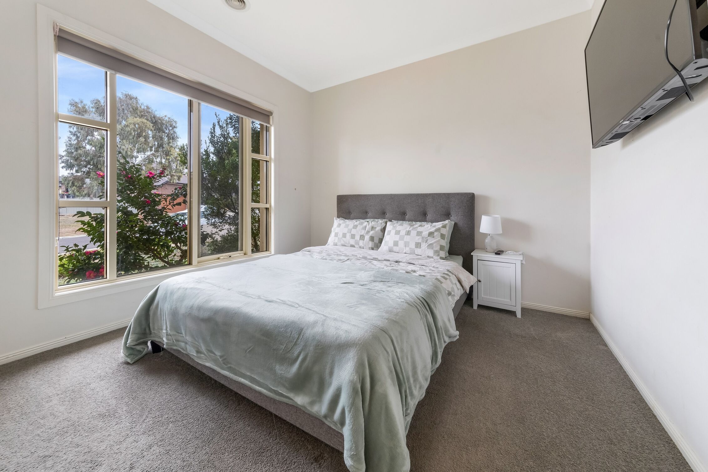 Welcome Home to Your Cozy & Supportive Sanctuary in Caroline Springs — Home image 11