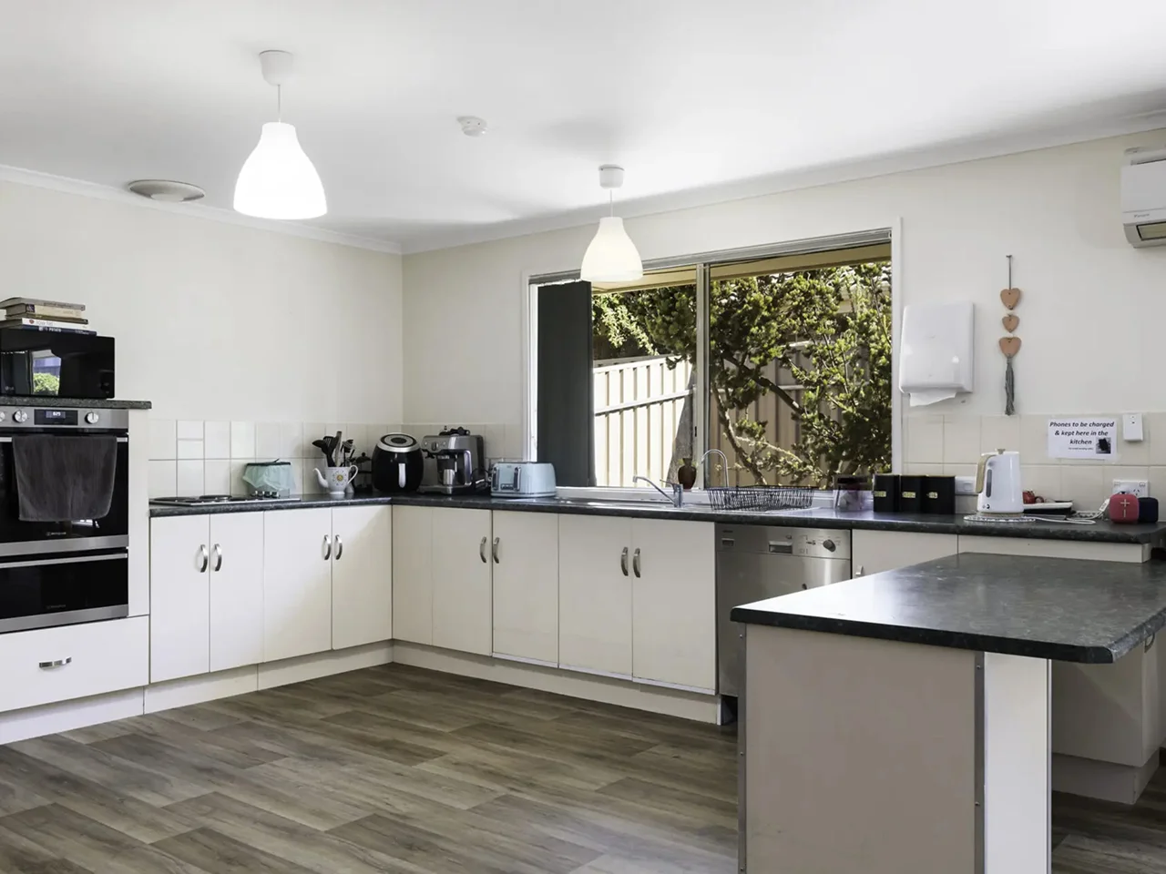 Mount Barker - 1 Vacancy 4 Bedroom Residence Basic — Home image 6