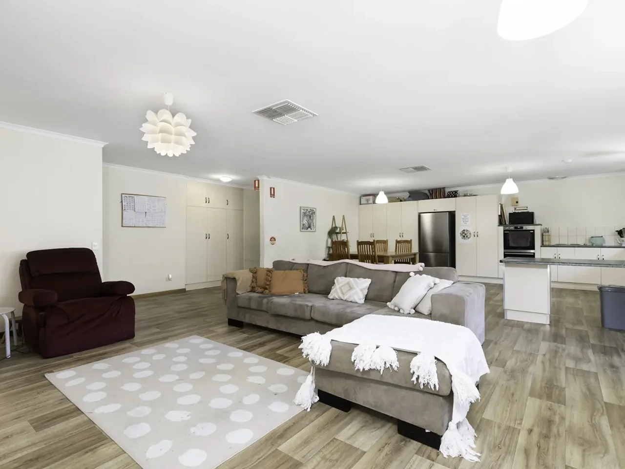 Mount Barker - 1 Vacancy 4 Bedroom Residence Basic — Home image 8