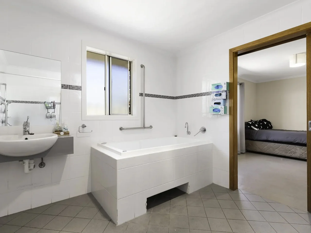 Mount Barker - 1 Vacancy 4 Bedroom Residence Basic — Home image 13