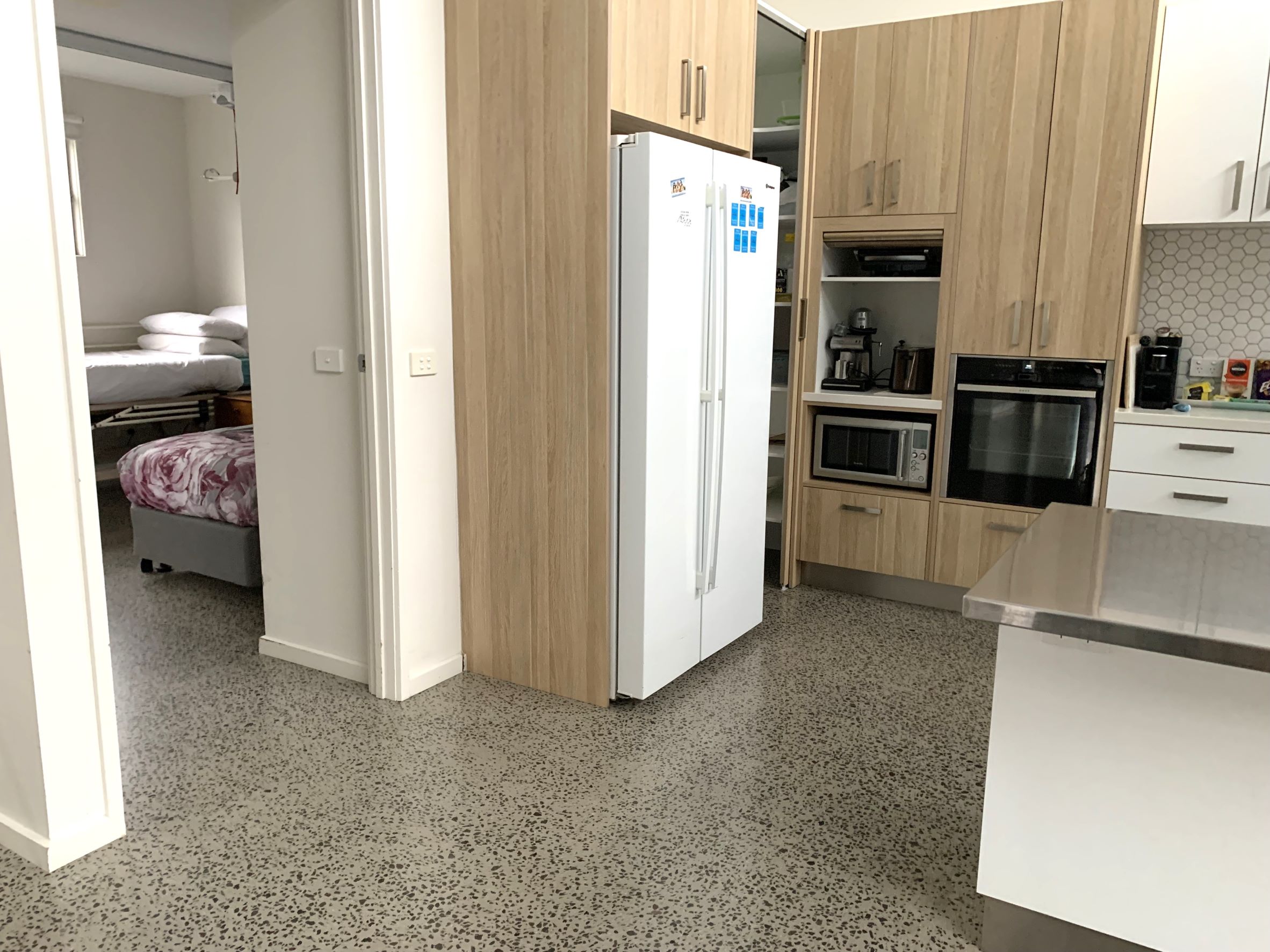 Registered Provider. 4 B/R. Ceiling Hoist. Gas Pool & Pool Lift. — Home image 13