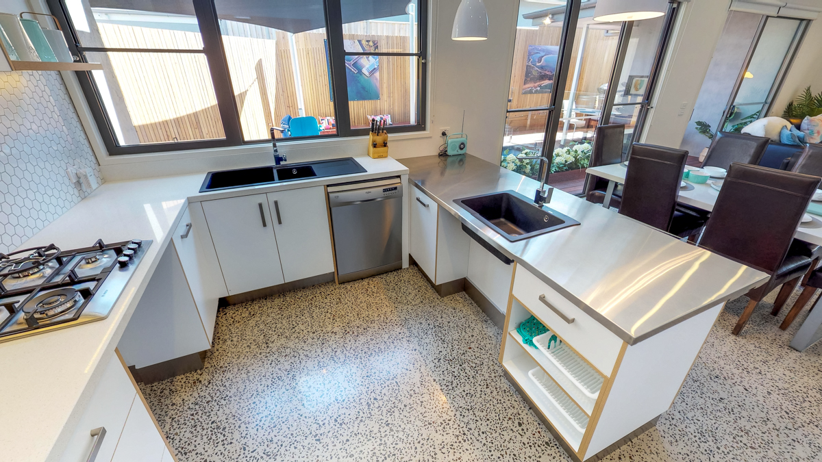 Registered Provider. 4 B/R. Ceiling Hoist. Gas Pool & Pool Lift. — Home image 17
