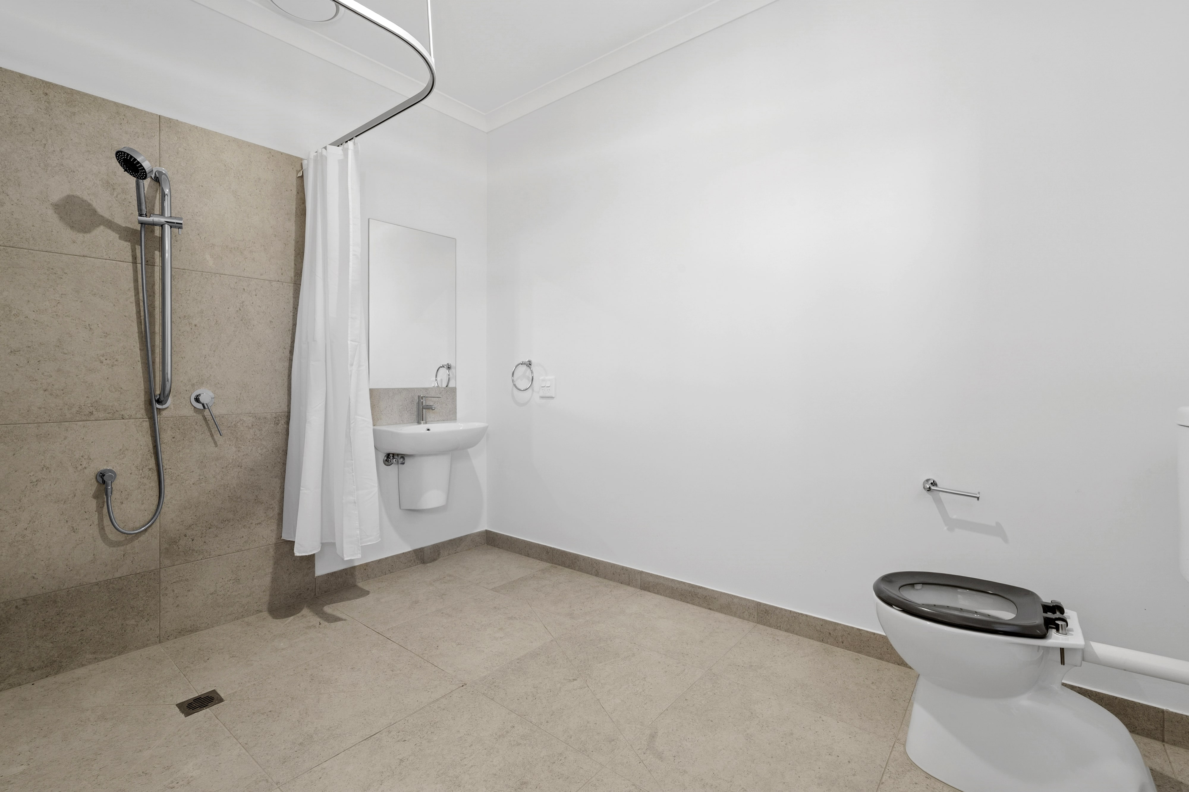 3BR 2RES HPS Home | Free 3 Months MRRC + 12 Month Internet- Armstrong Creek — Home image 8