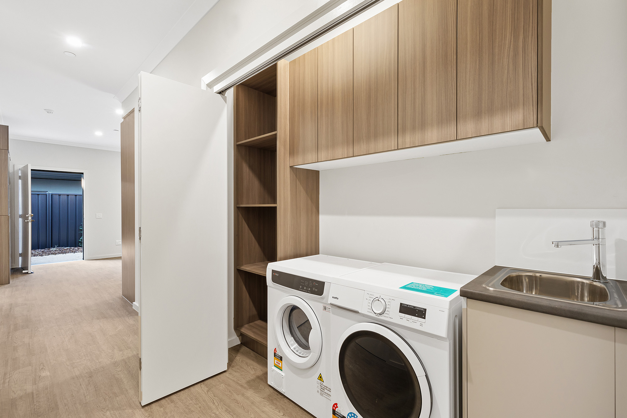A selection of 1 bedroom Robust Villa's just steps to the heart of Shepparton — Home image 19