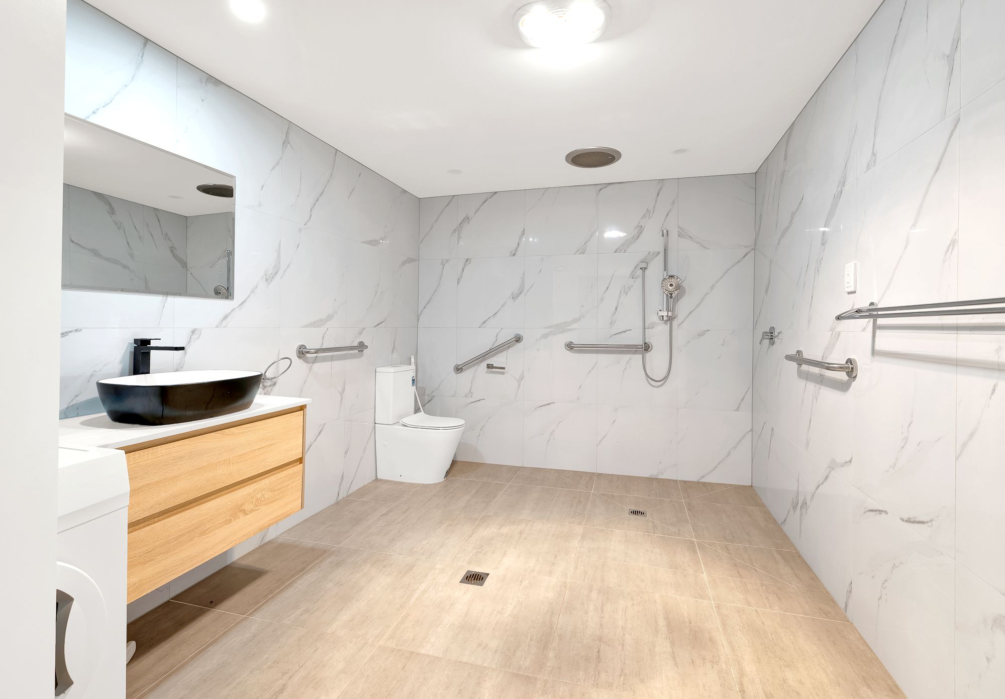6 BR Group Home - SIL,  MTA, STA — Home image 4