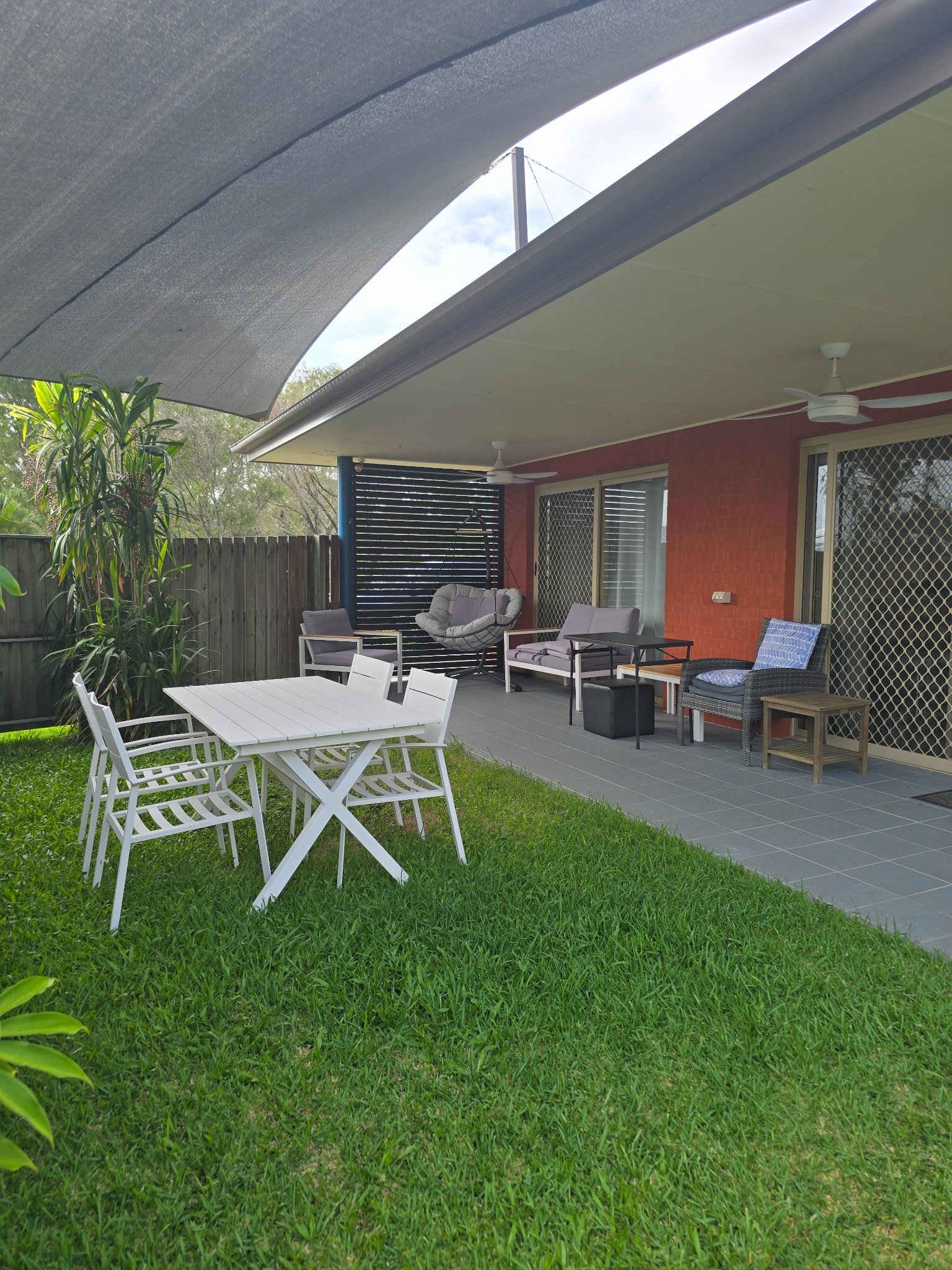 Coastal Comfort: Modern Home for 4 in Banora Point — Home image 3