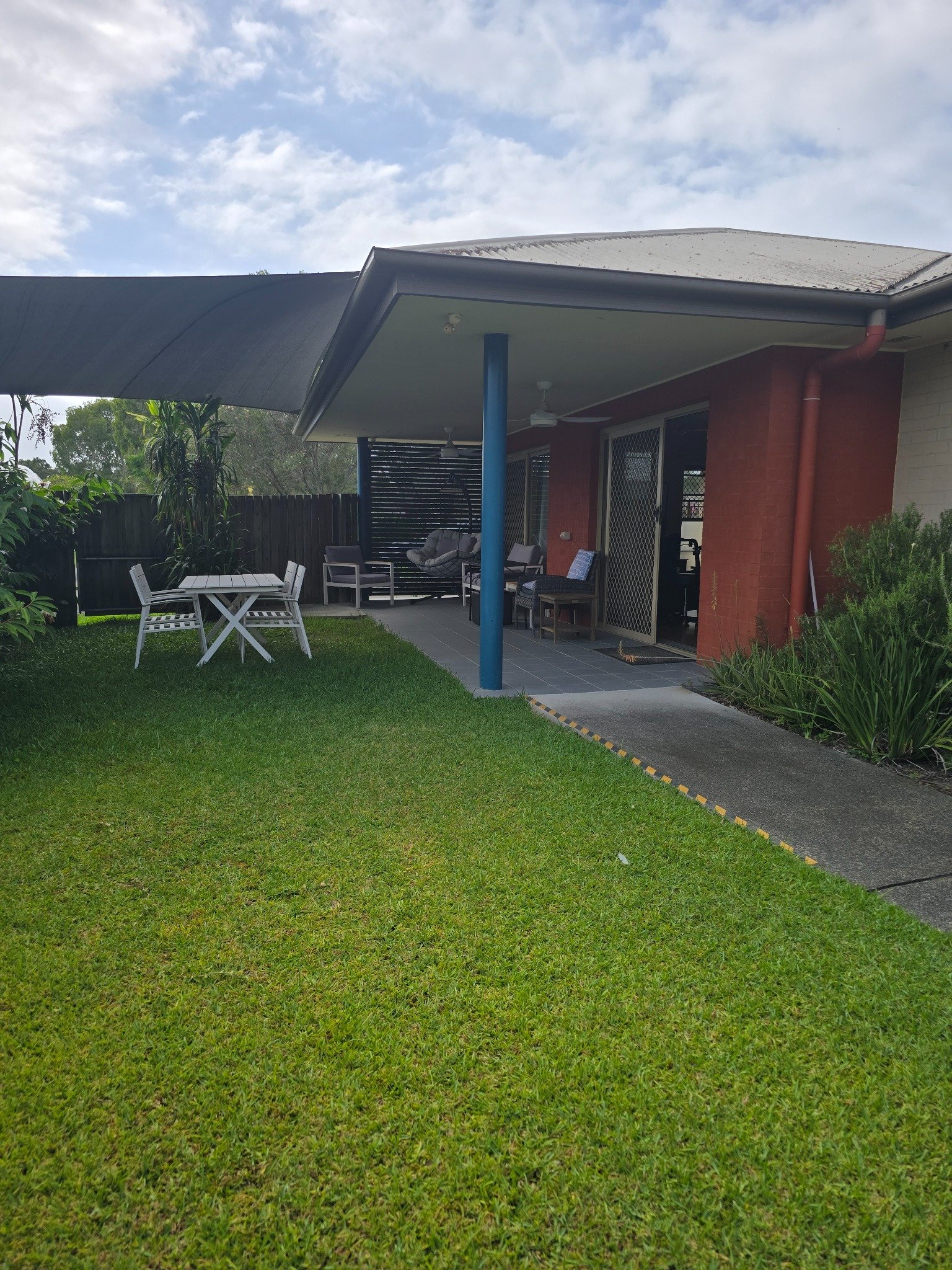 Coastal Comfort: Modern Home for 4 in Banora Point — Home image 4