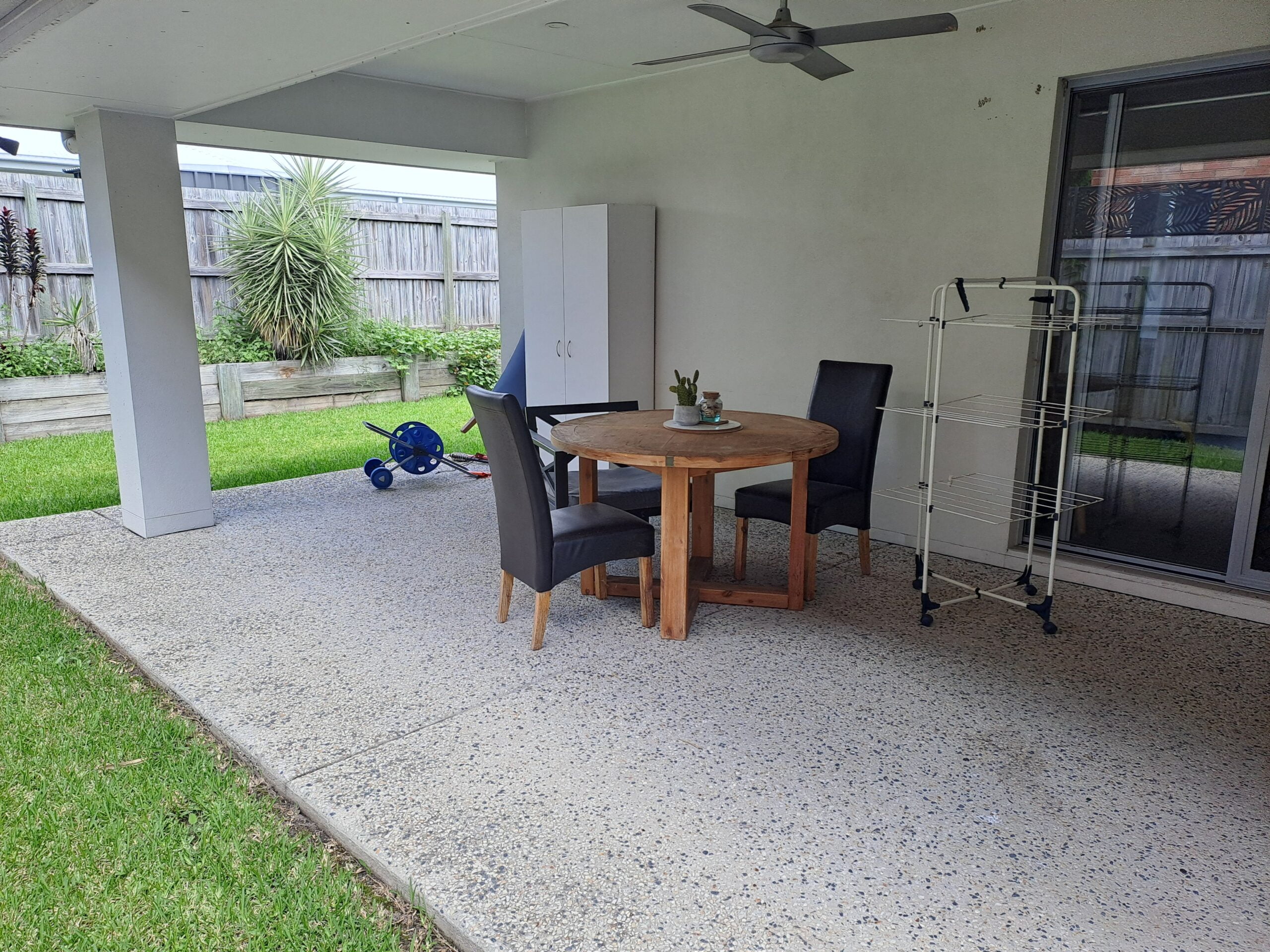 A modern home located in a sought after residential area, with access to local transport, shops and parks. — Home image 8