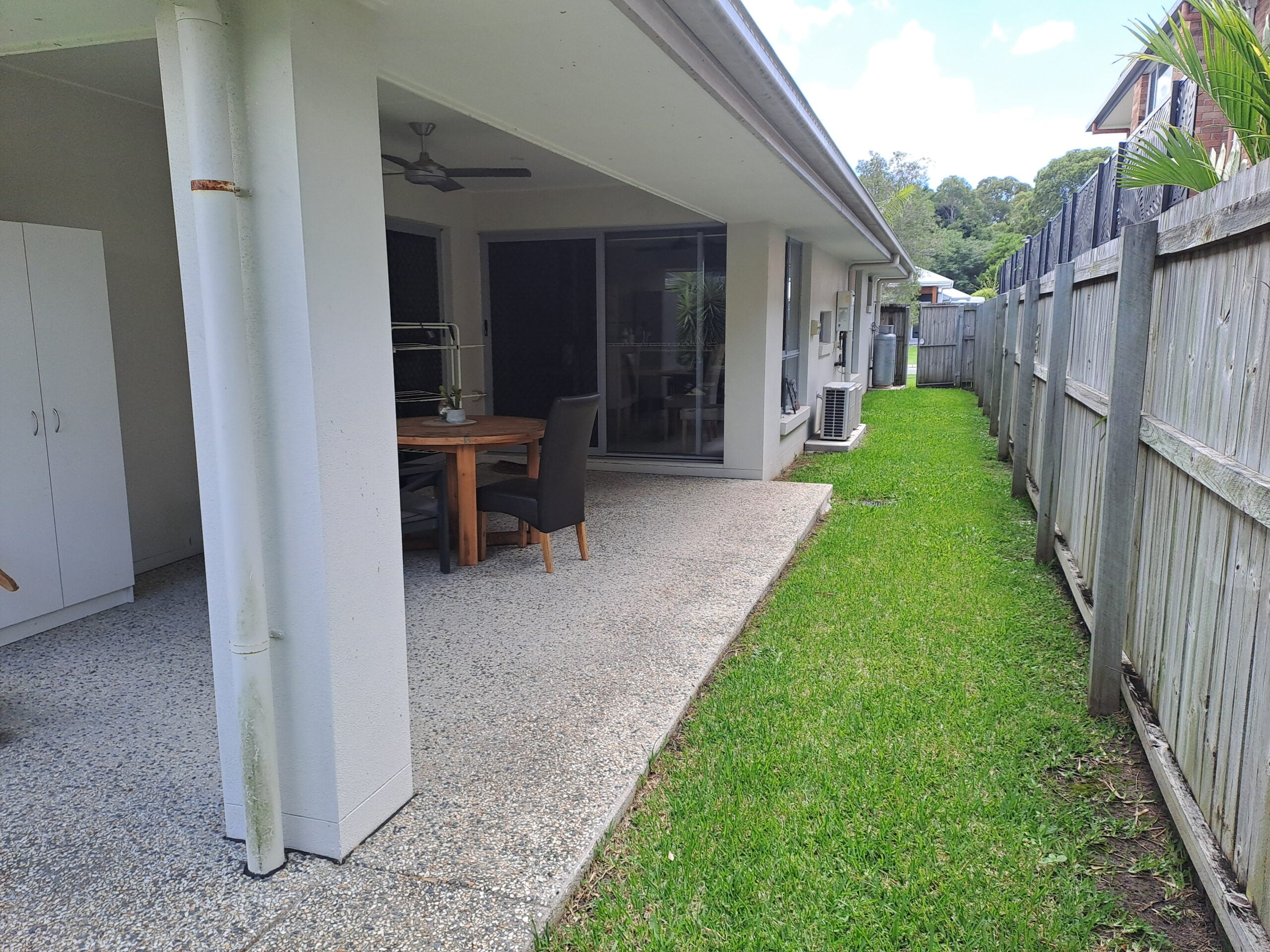 A modern home located in a sought after residential area, with access to local transport, shops and parks. — Home image 9