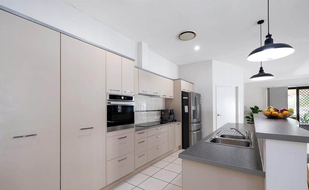 Huge, Beautiful Bayside SIL Home to share!!! Only 1 Position Left!! — Home image 2