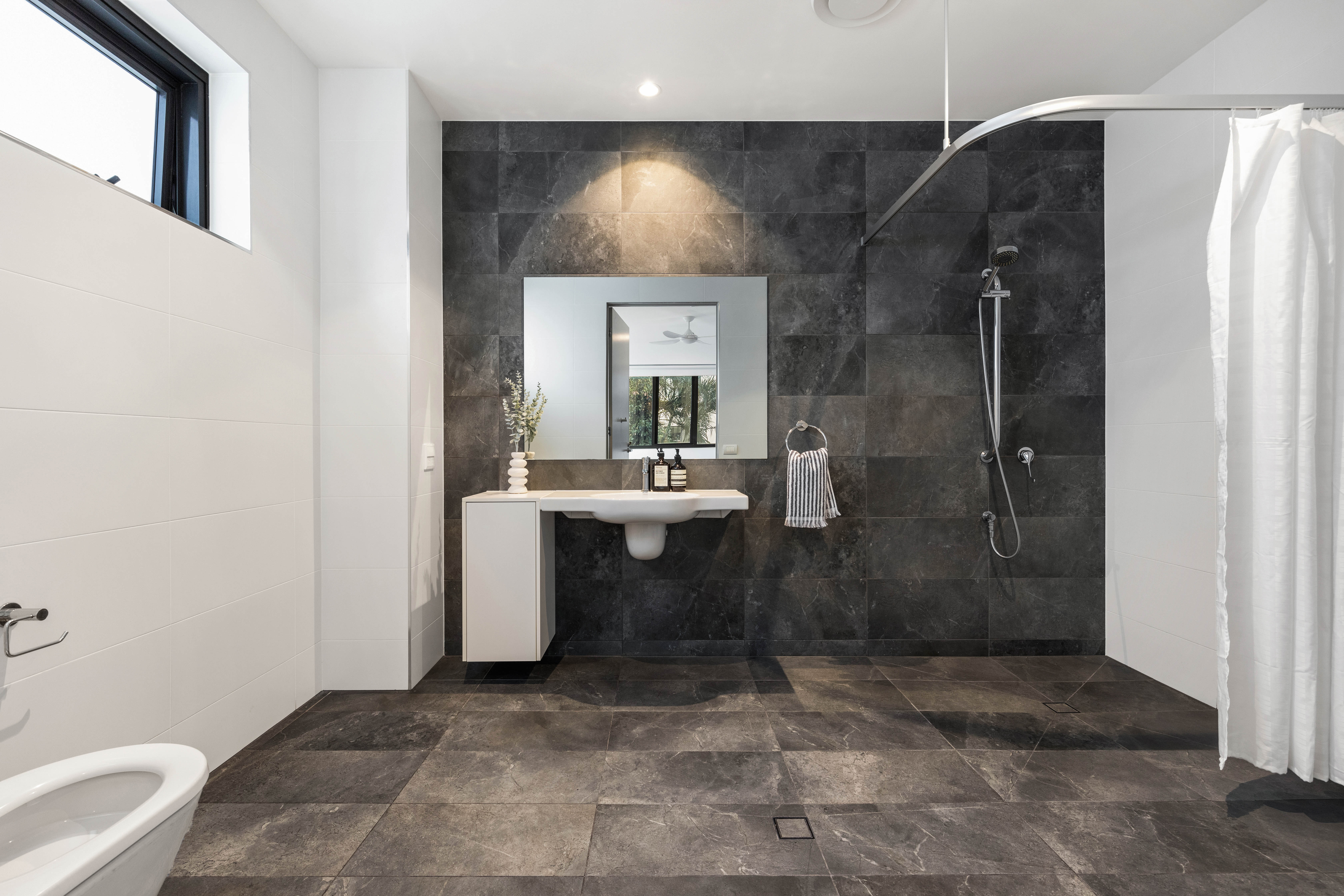 Boutique HPS Apartment - Southport — Home image 9