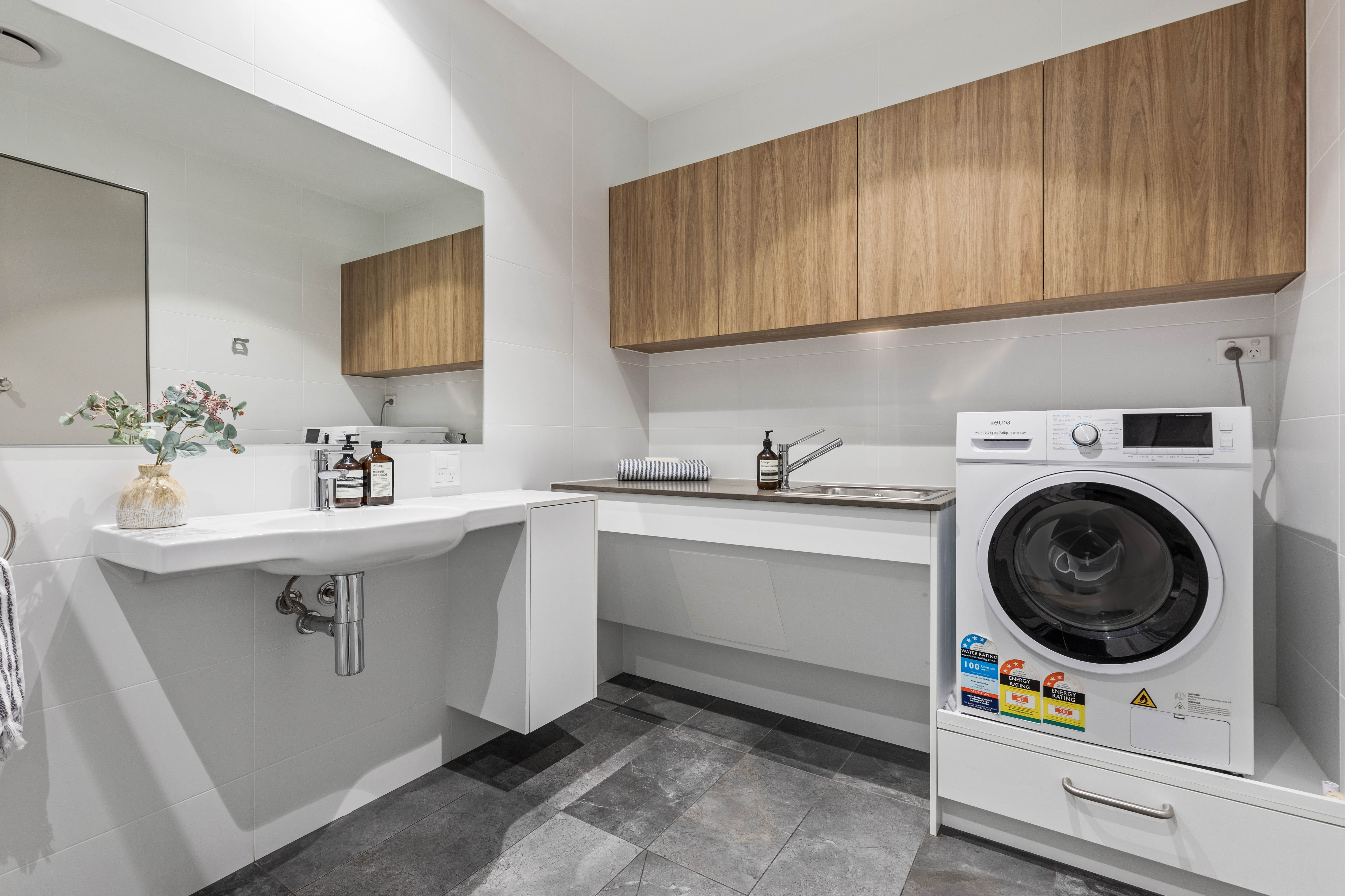 Boutique HPS Apartment - Southport — Home image 11
