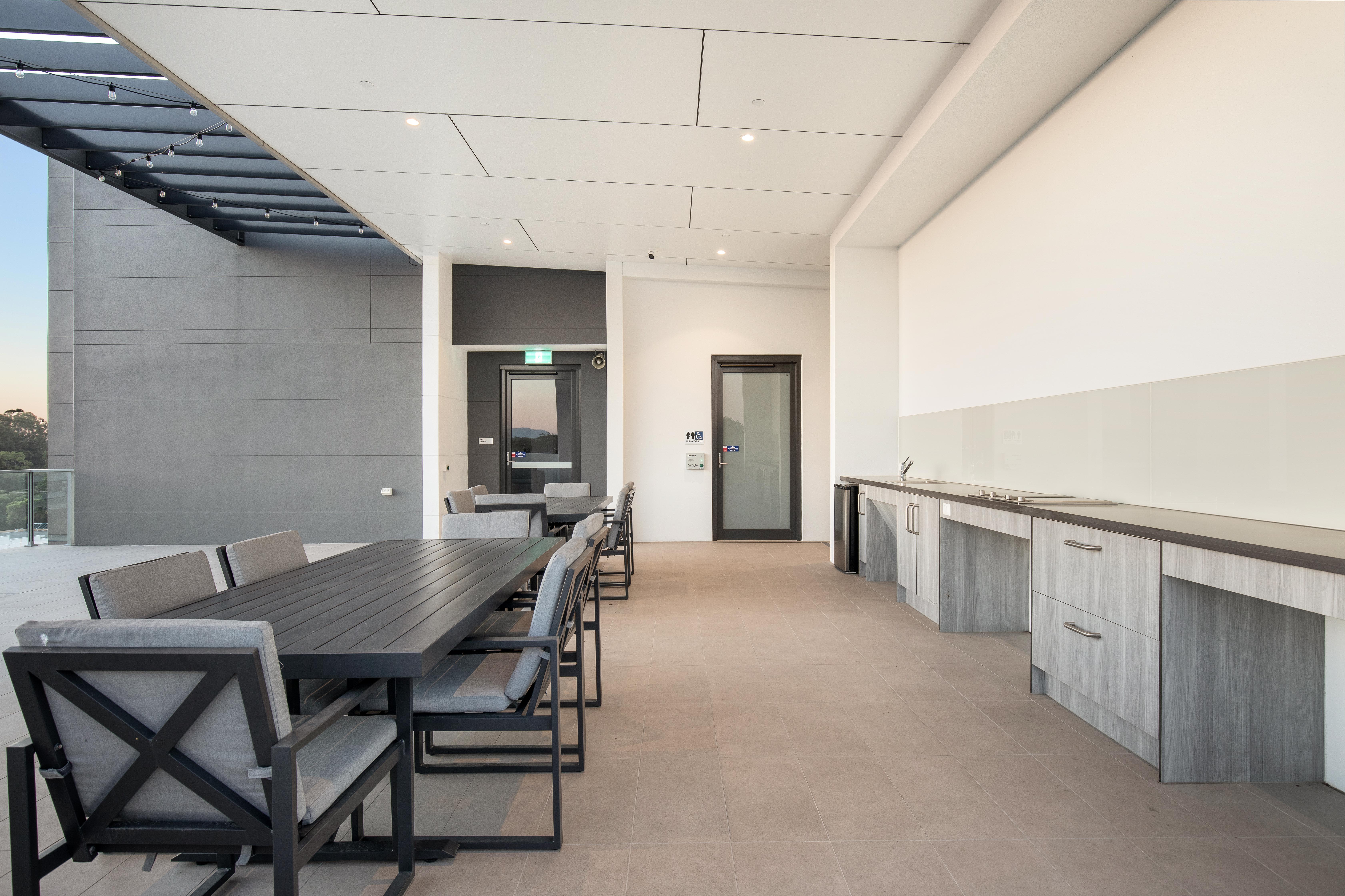 Boutique HPS Apartment - Southport — Home image 14