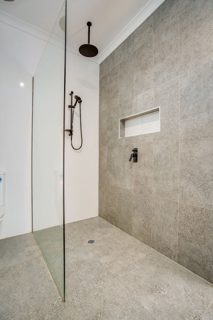Beautifully refurbished SIL home — Home image 6