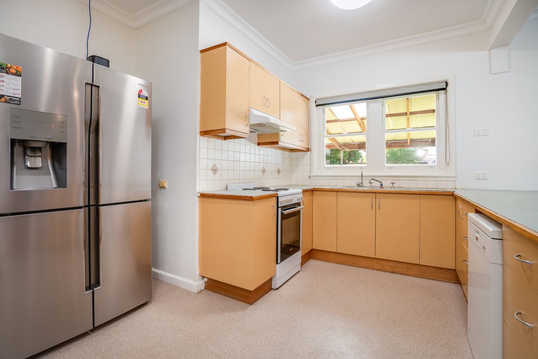 Beautifully refurbished SIL home — Home image 13