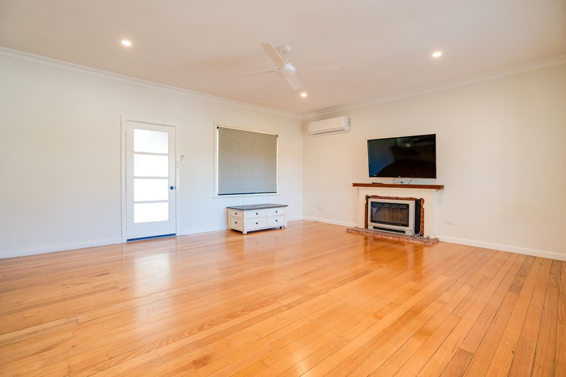 Beautifully refurbished SIL home — Home image 14