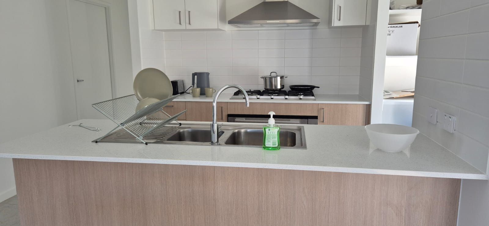 Redland Bay 3 Bedroom Men's SIL House near park — Home image 3