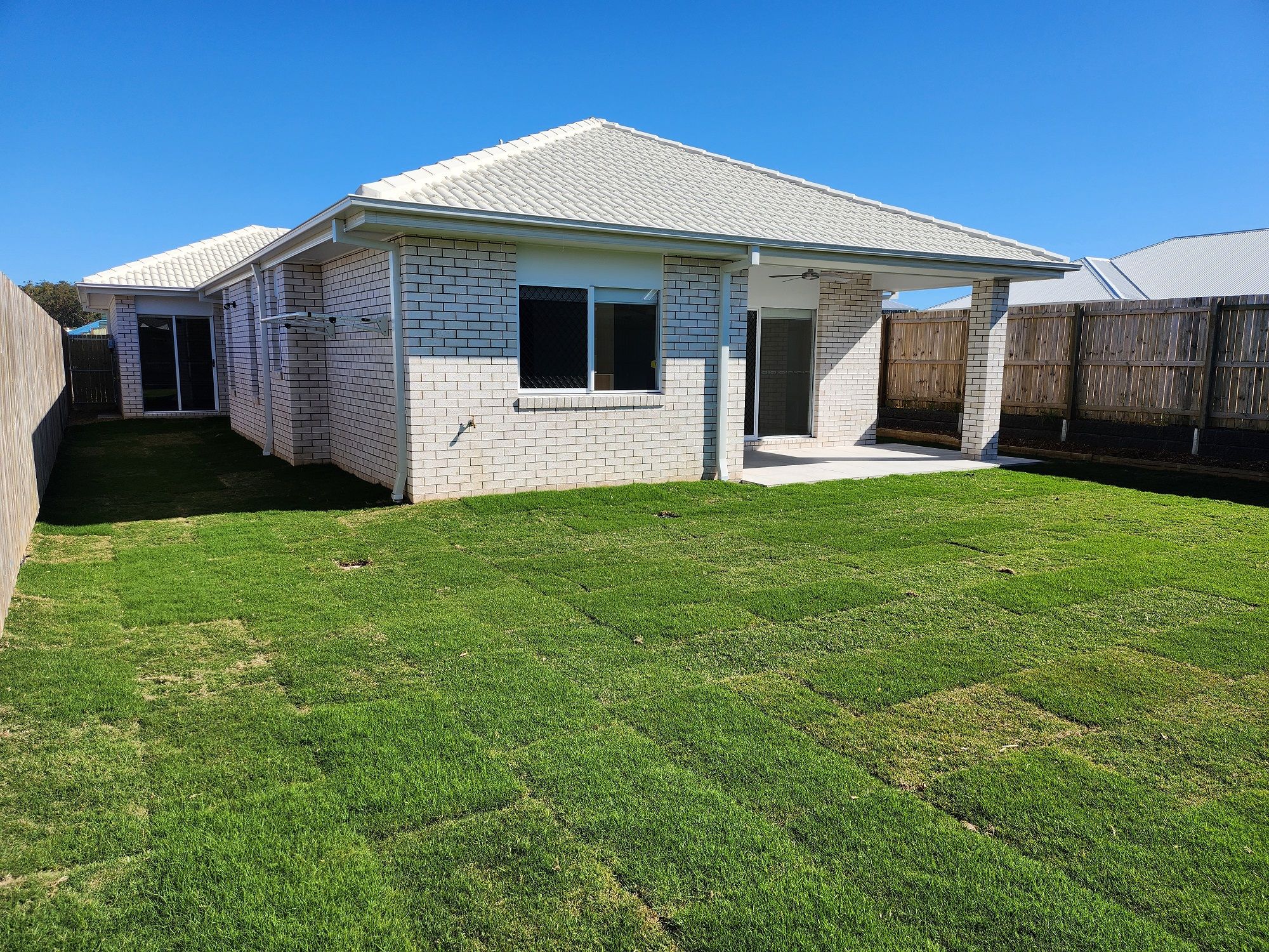 Redland Bay 3 Bedroom Men's SIL House near park — Home image 5