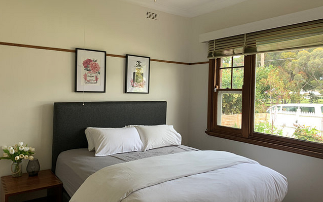 Accessible Newtown 3 B/R Home. MTA - Female with Nil BOH - Avail Immediately. — Home image 3