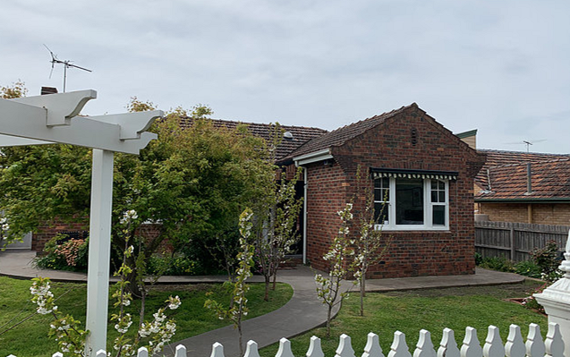 Accessible Newtown 3 B/R Home. MTA - Female with Nil BOH - Avail Immediately. — Home image 4