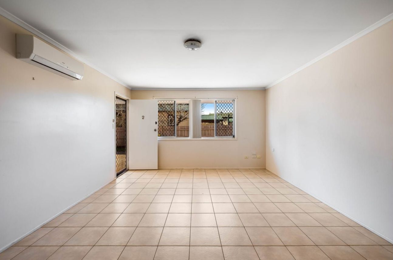 SIL Home in Buckland — Home image 2