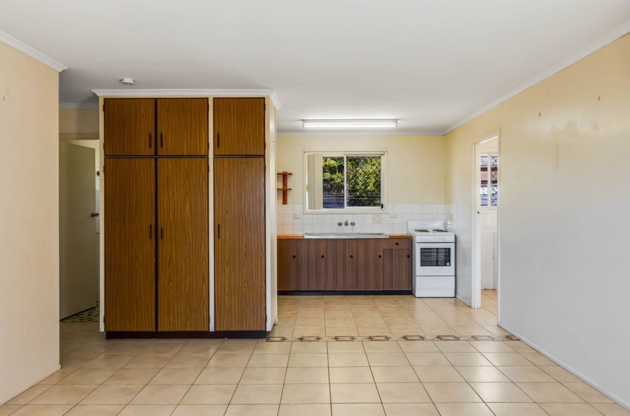 SIL Home in Buckland — Home image 4