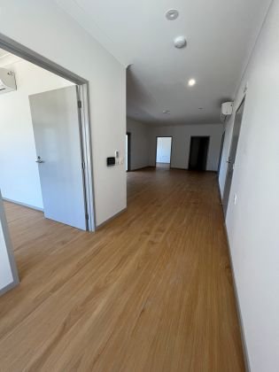 Kurrambee Avenue, Ashmore QLD High Physical Support on the Gold Coast — Home image 2