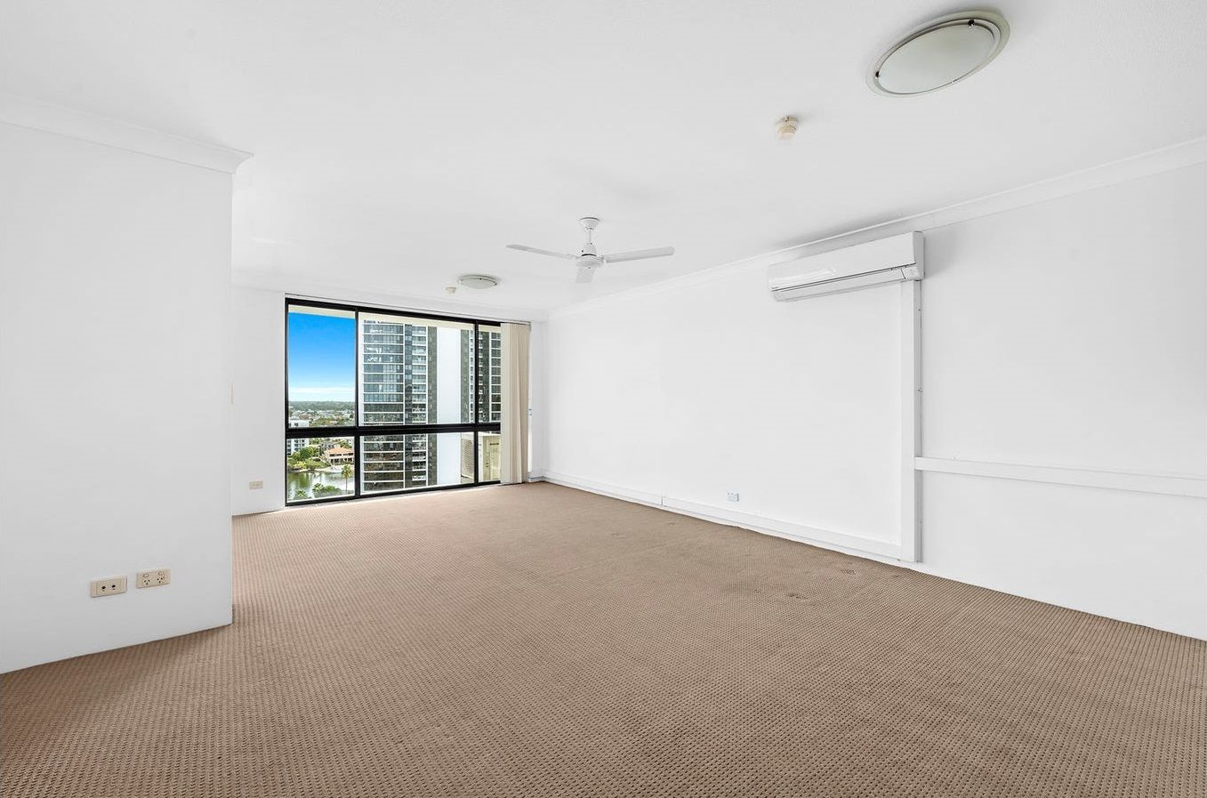 SIL Home in Surfers Paradise — Home image 3