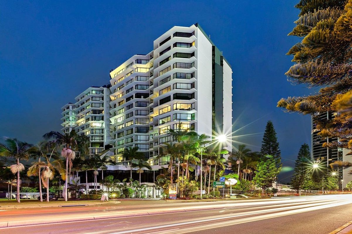 SIL Home in Surfers Paradise — Home image 4