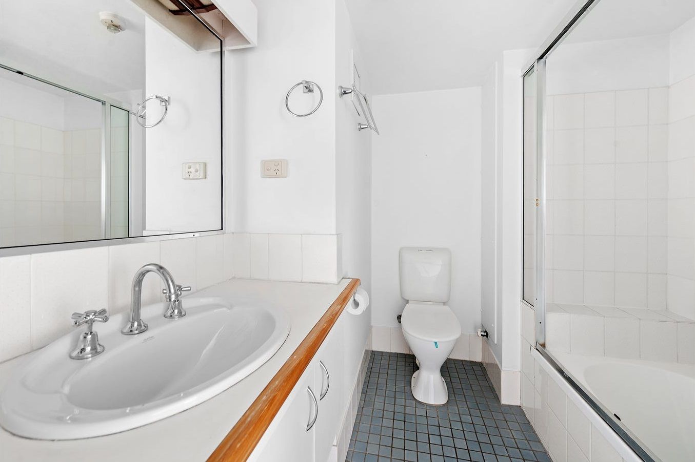 SIL Home in Surfers Paradise — Home image 5