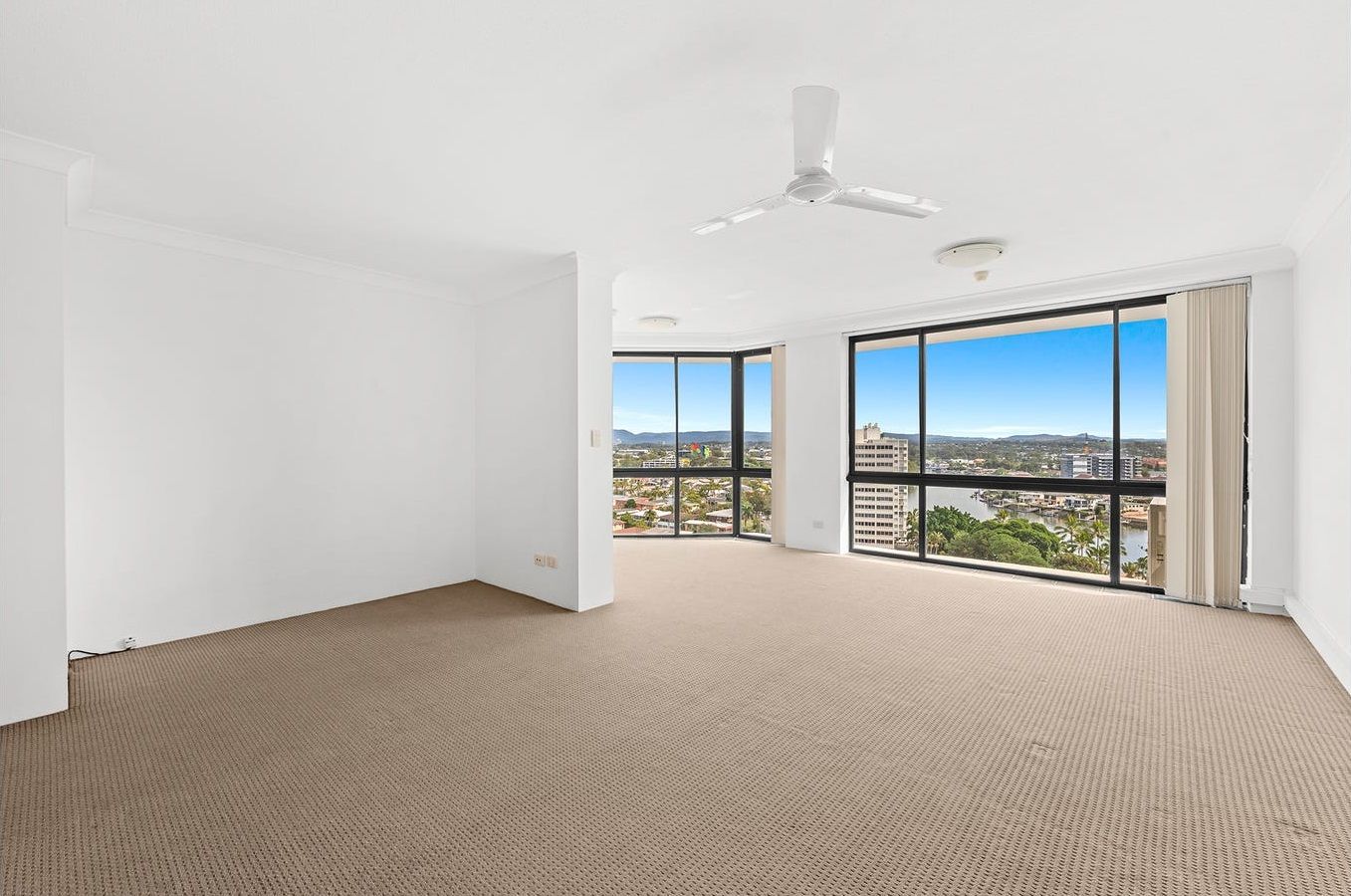 SIL Home in Surfers Paradise — Home image 6