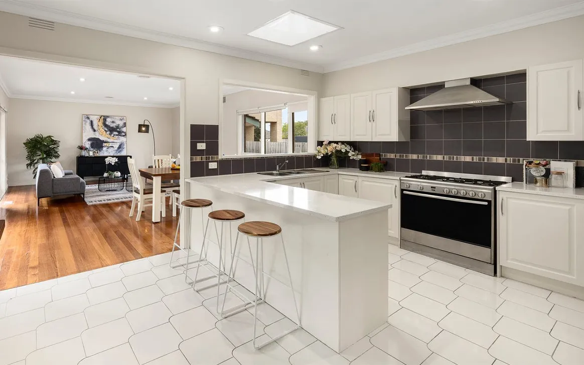 Beautiful and Accessible SIL Home in Mt Waverley — Home image 2