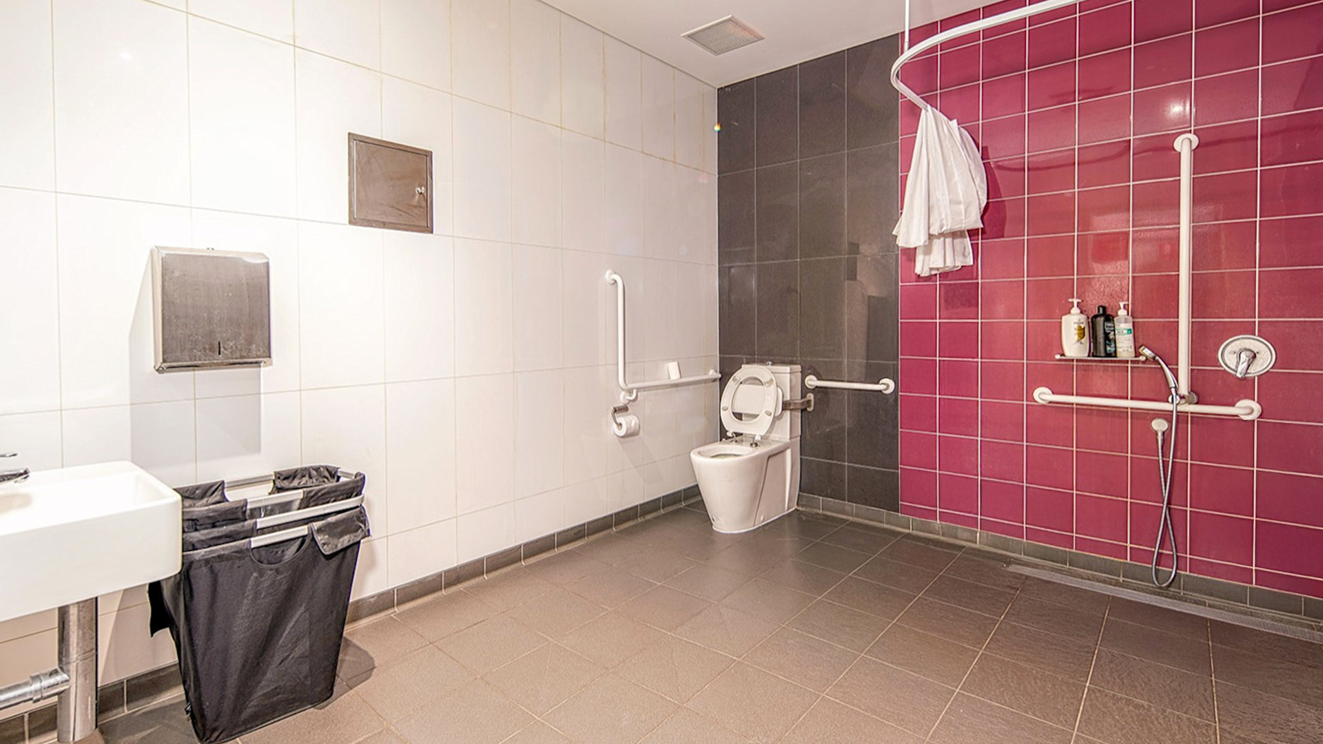 Tranquil and spacious fully accessible living in Mount Johns — Home image 4