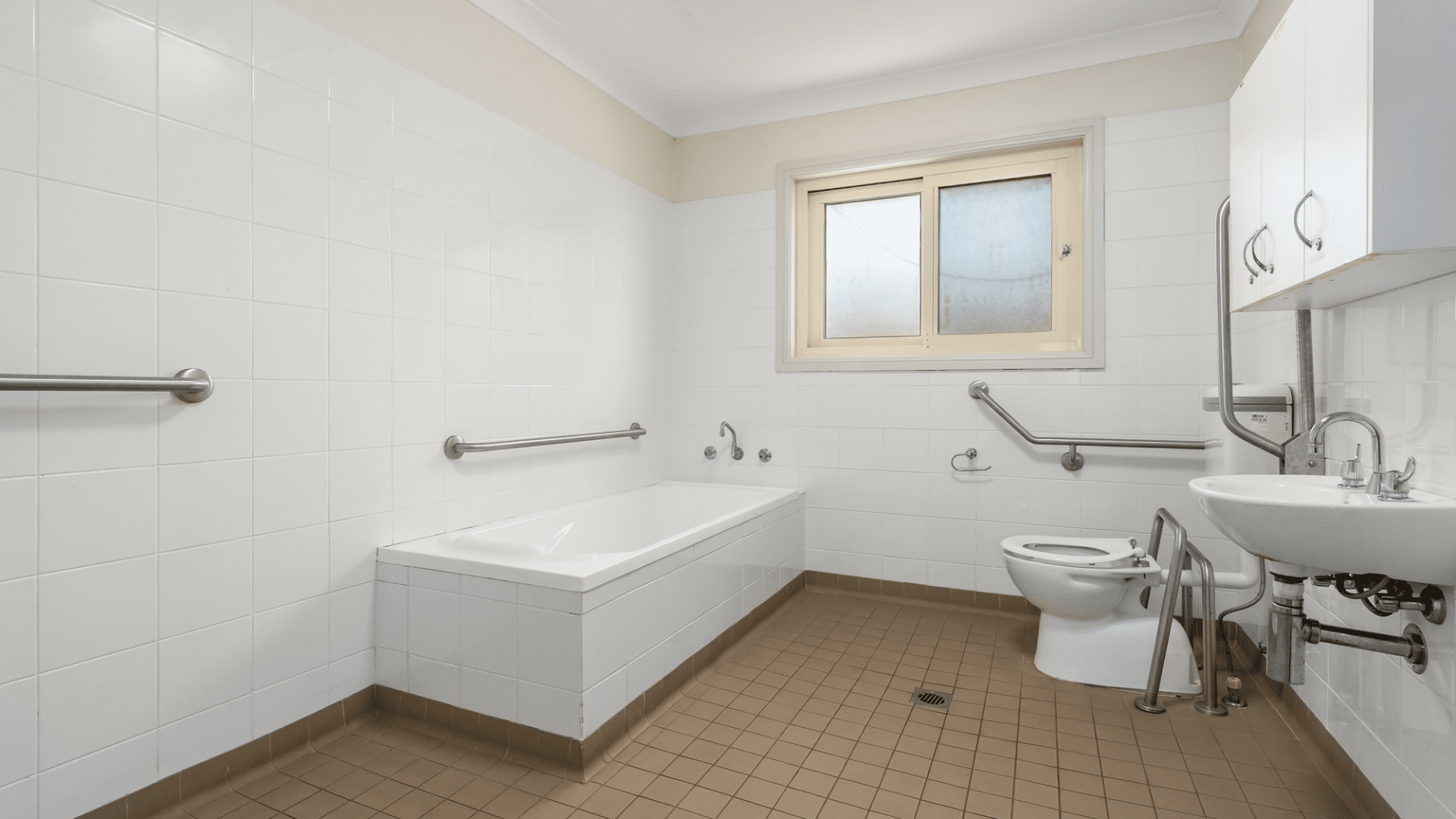 Hornsby Heights – Shared 4-bedroom male home — Home image 3