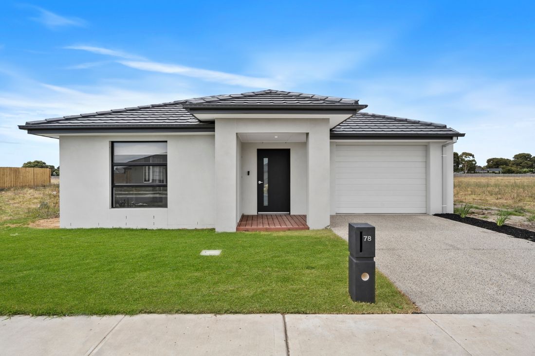 Modern 3-Bedroom HPS+R - Maria Street, Angle Vale — Home image 3