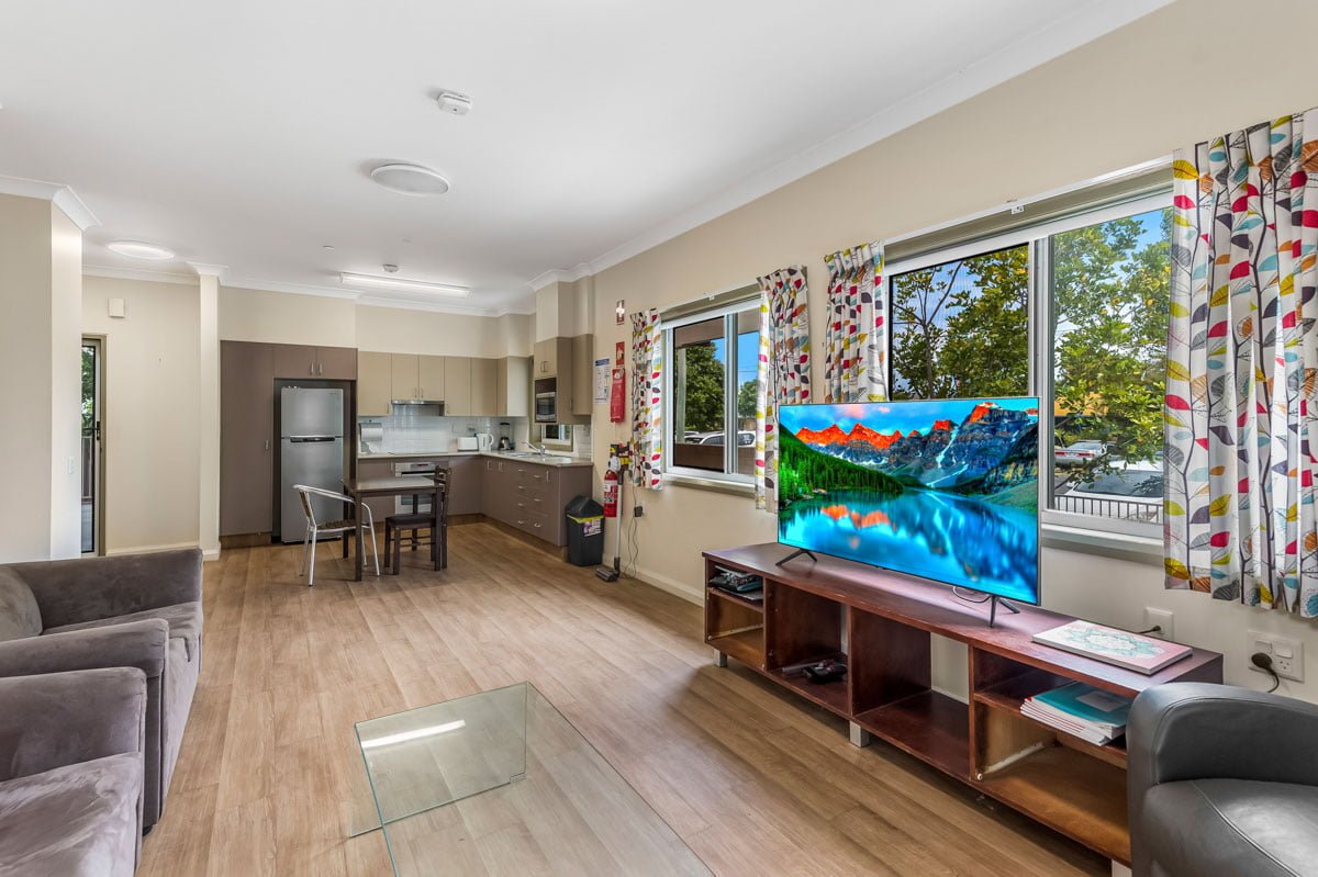 Enjoy living in a quiet and leafy residential area, close to everything. — Home image 4